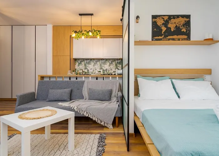 Botanic Nest Panoramic